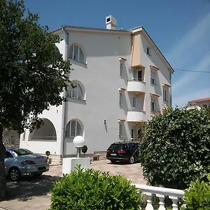 4* Gostinjska kuća Garfild